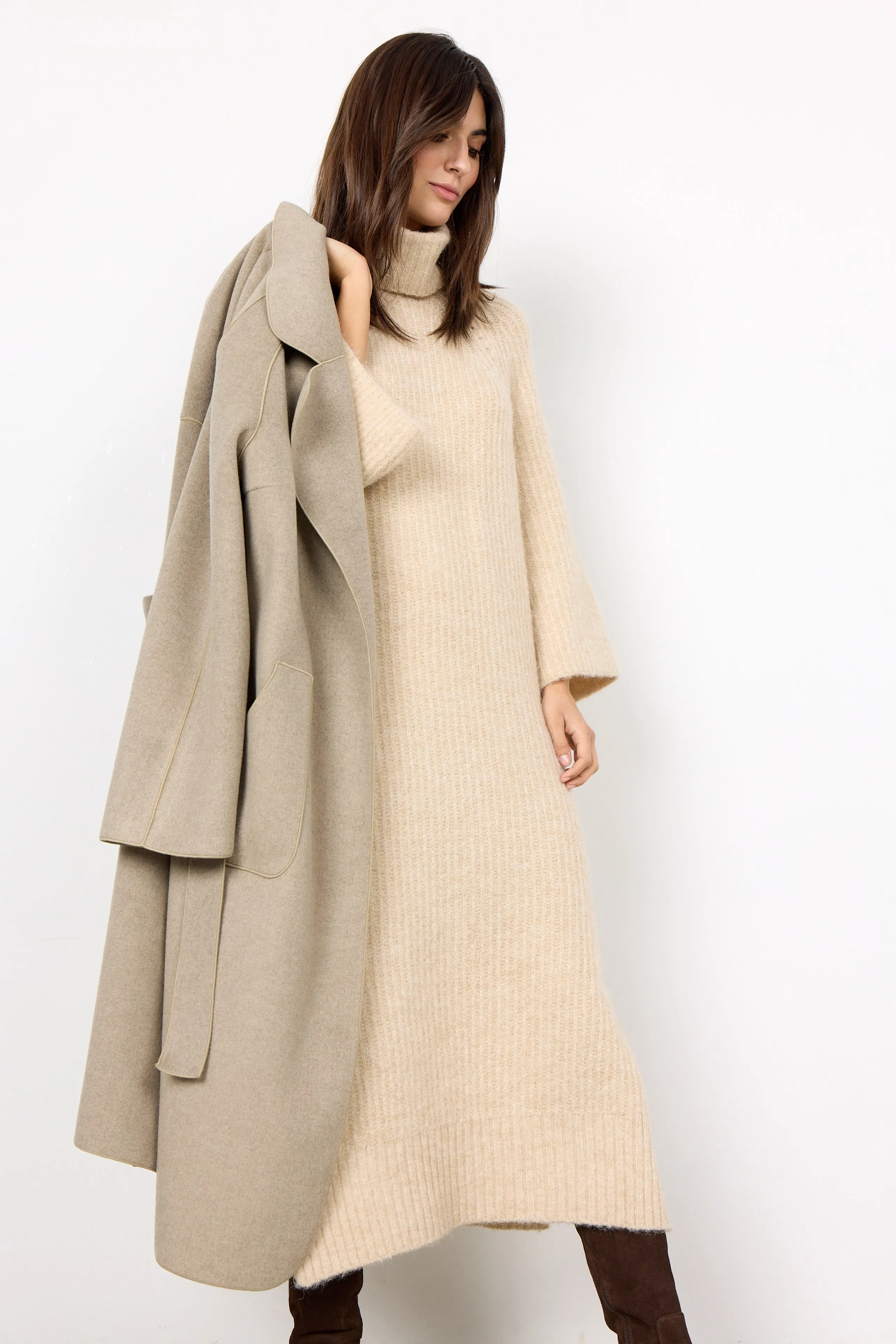 40429- Belted Reverse Collar Coat- Soya Conecpt